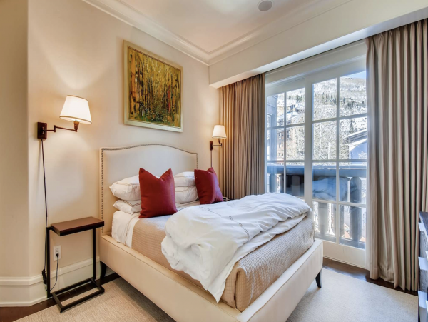 Contemporary Private Three Bedroom Residence In Vail